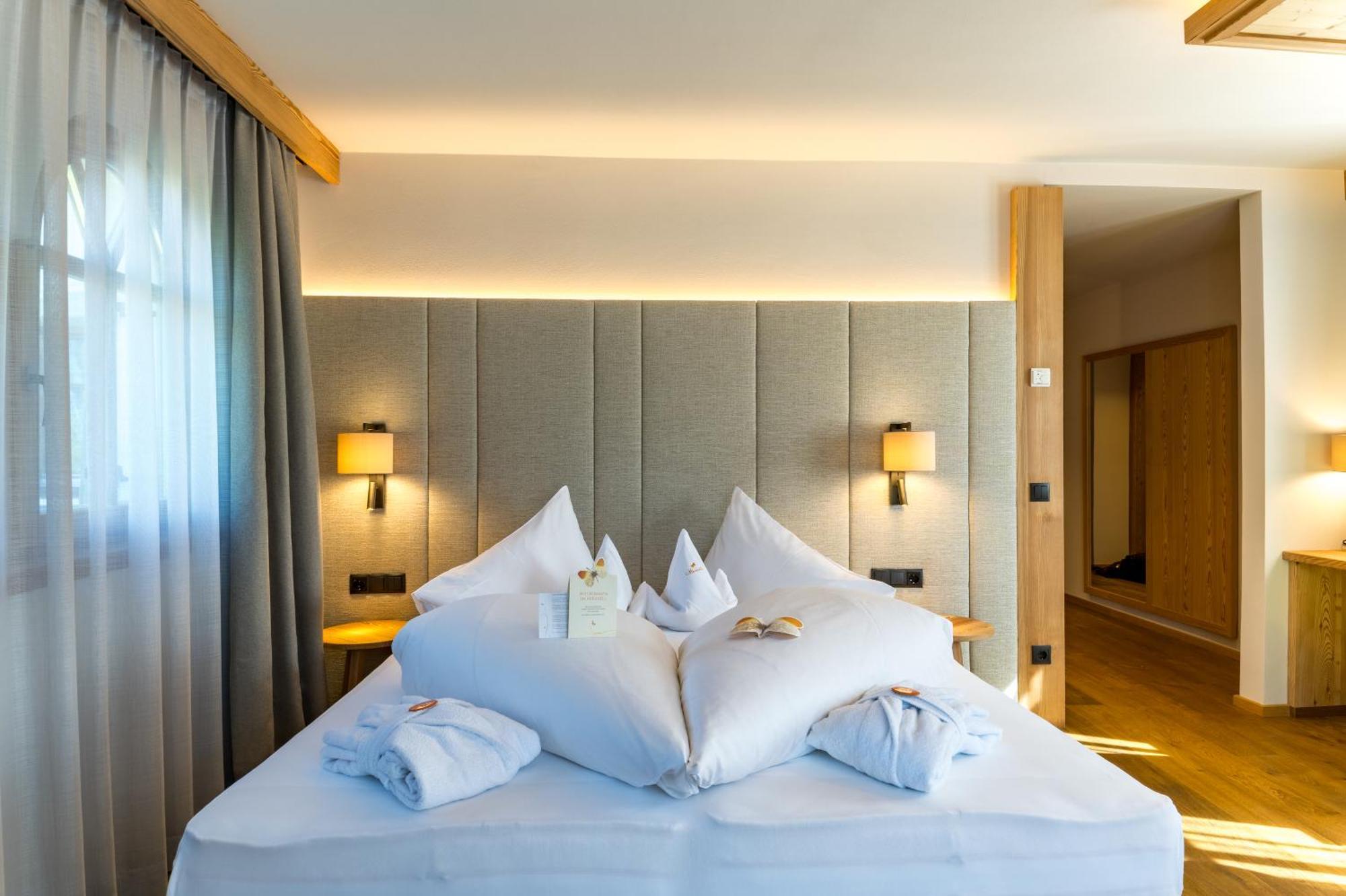 Mirabell Dolomites Hotel - Luxury Ayurveda & Spa Olang Exteriör bild