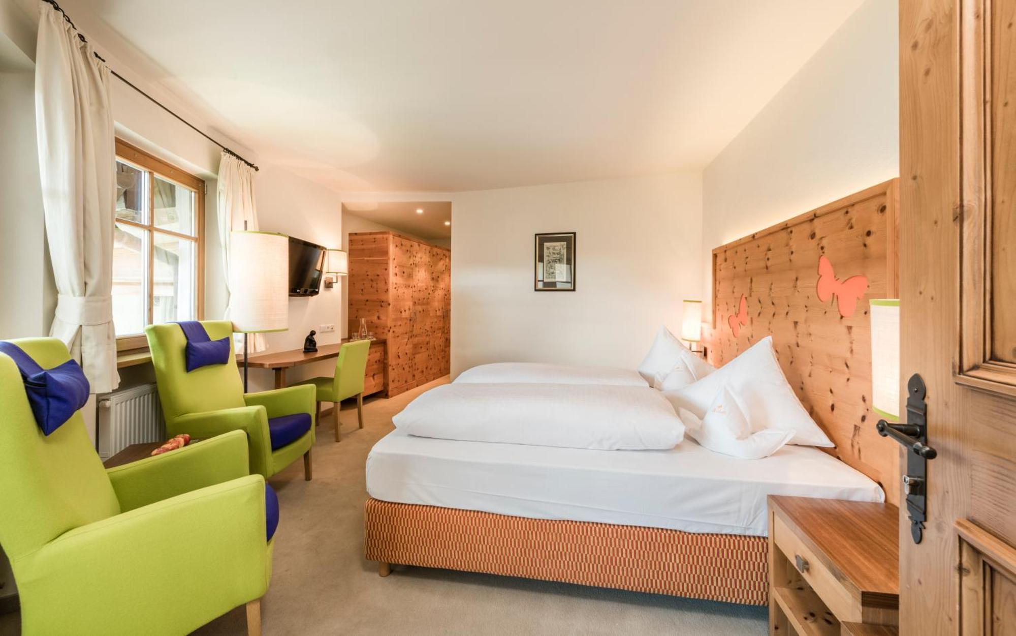 Mirabell Dolomites Hotel - Luxury Ayurveda & Spa Olang Exteriör bild