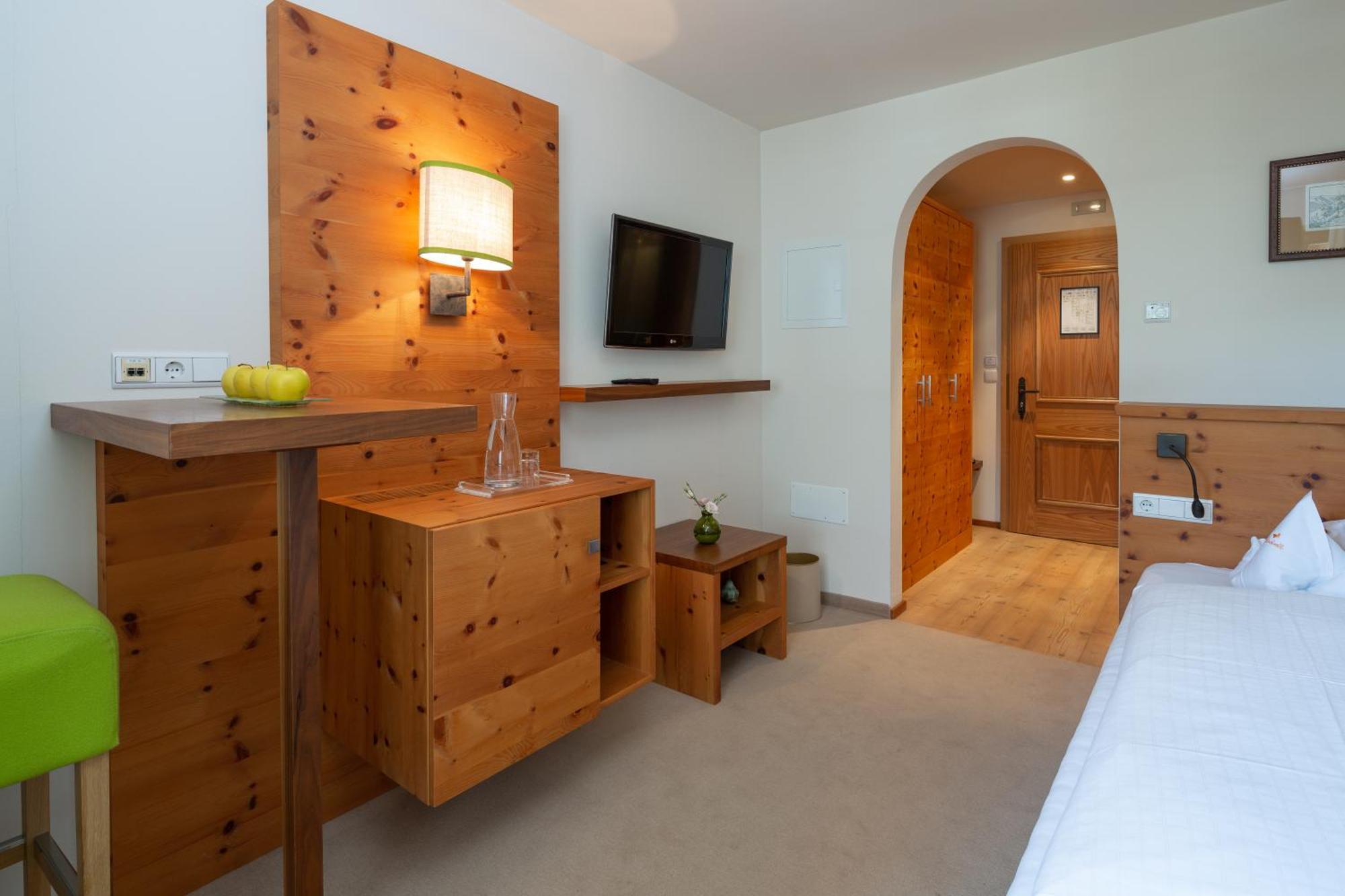 Mirabell Dolomites Hotel - Luxury Ayurveda & Spa Olang Exteriör bild