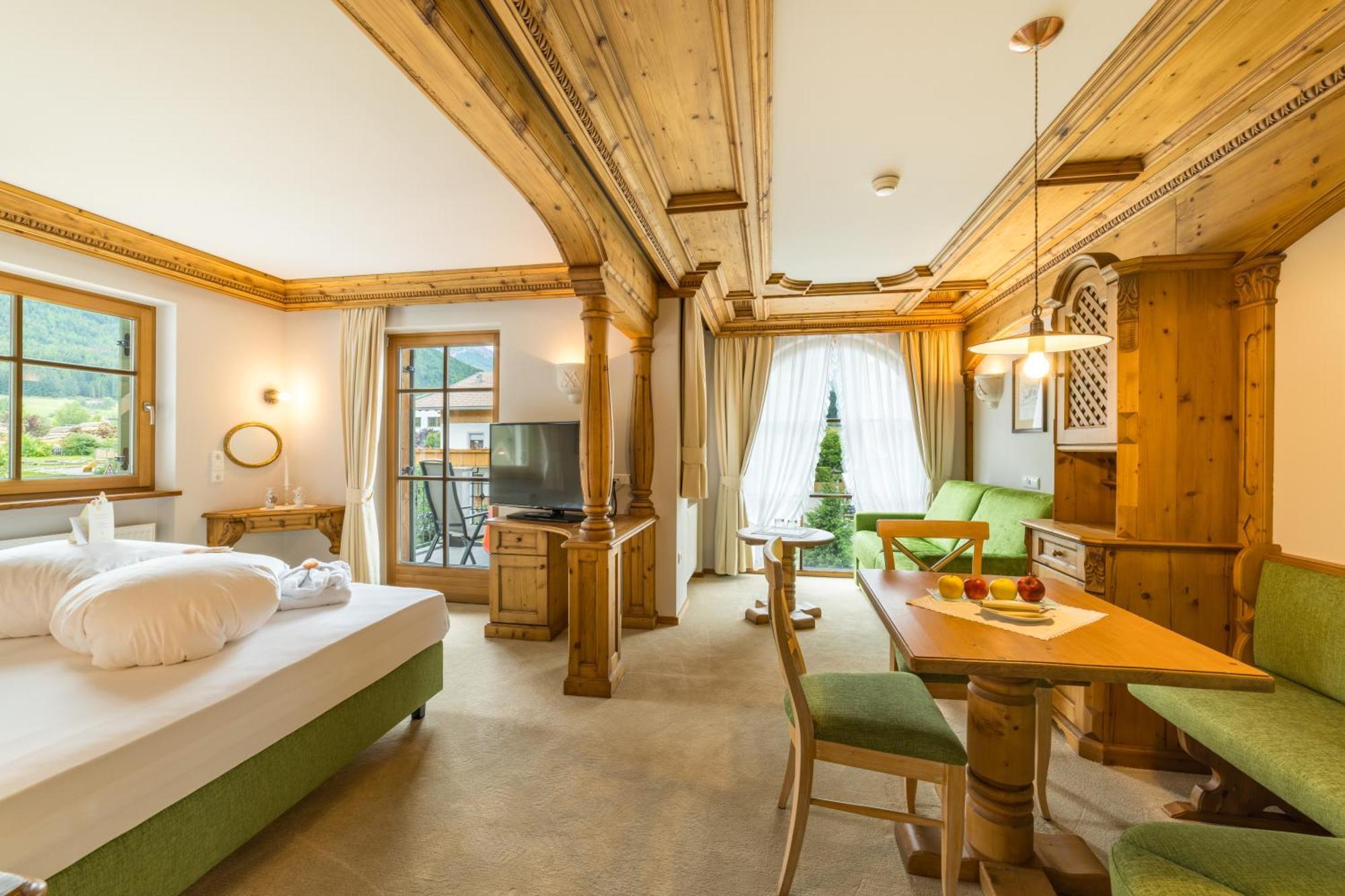 Mirabell Dolomites Hotel - Luxury Ayurveda & Spa Olang Exteriör bild