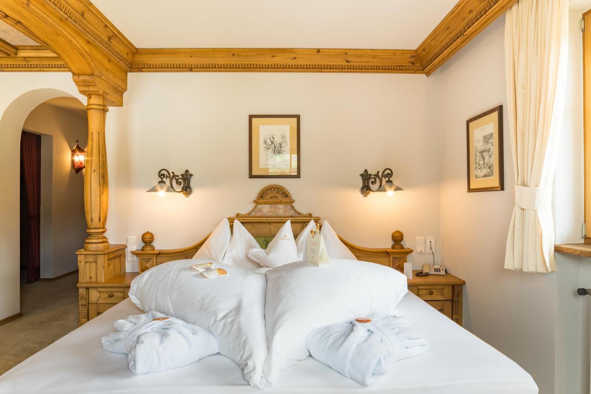 Mirabell Dolomites Hotel - Luxury Ayurveda & Spa Olang Exteriör bild