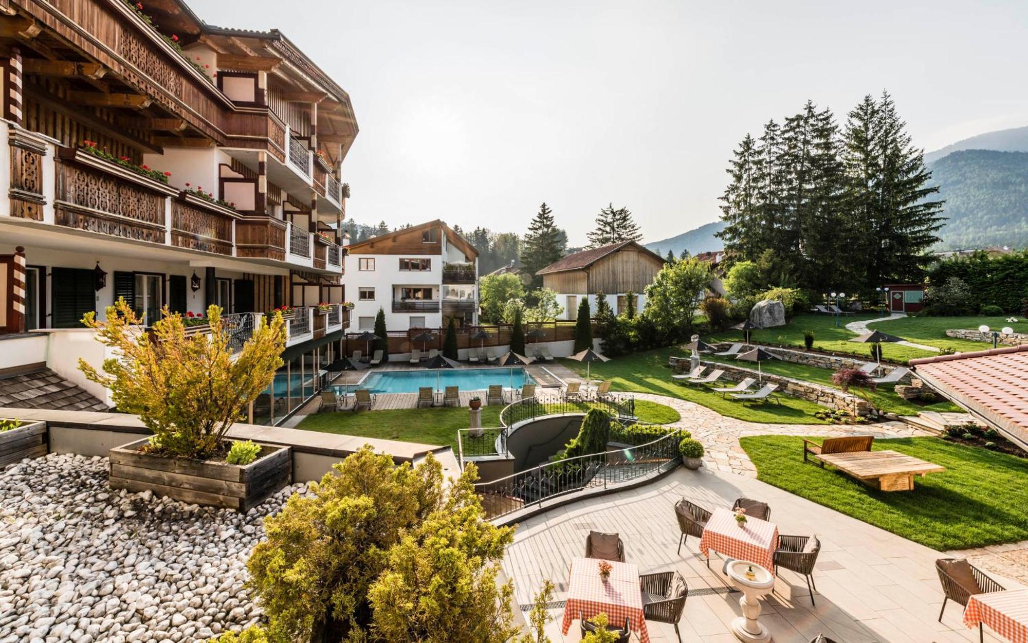 Mirabell Dolomites Hotel - Luxury Ayurveda & Spa Olang Exteriör bild