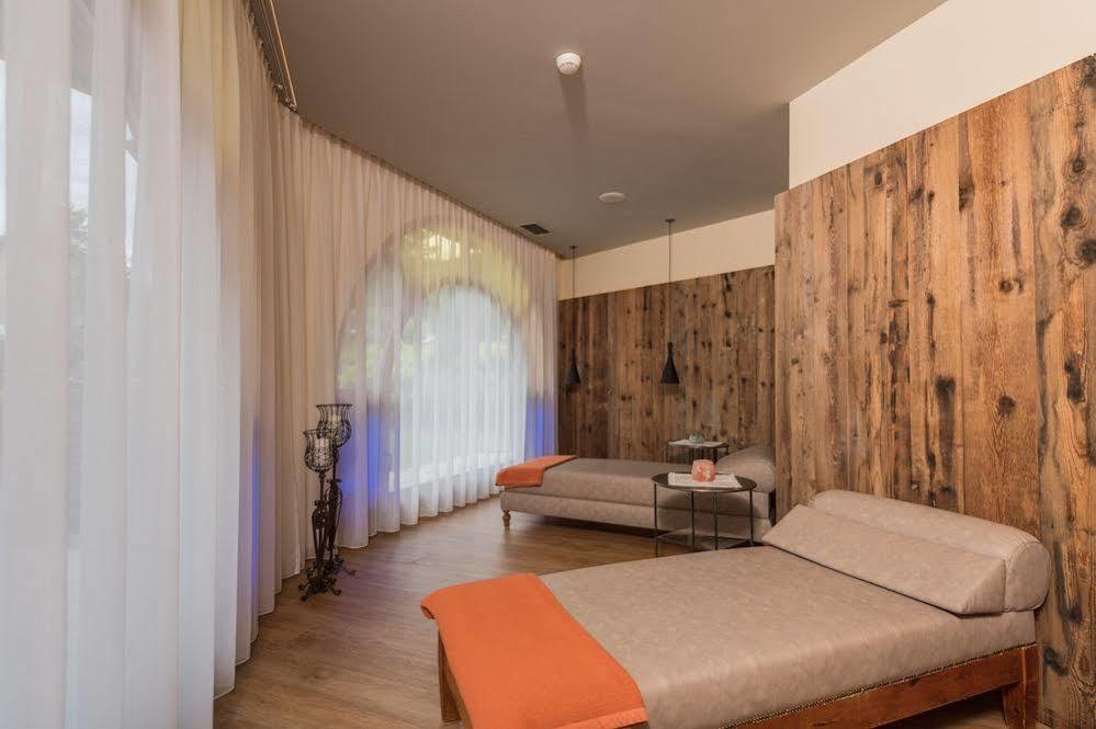 Mirabell Dolomites Hotel - Luxury Ayurveda & Spa Olang Exteriör bild